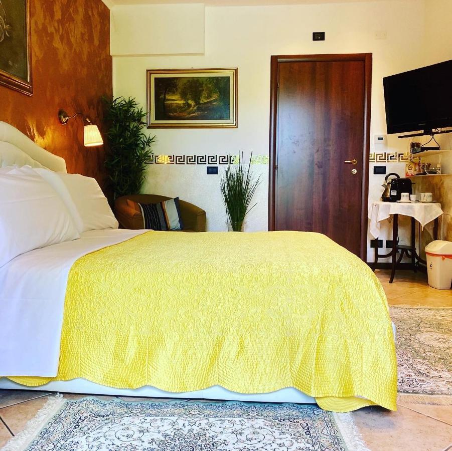 B&B Garda 4U デセンツァーノ・デル・ガルダ エクステリア 写真